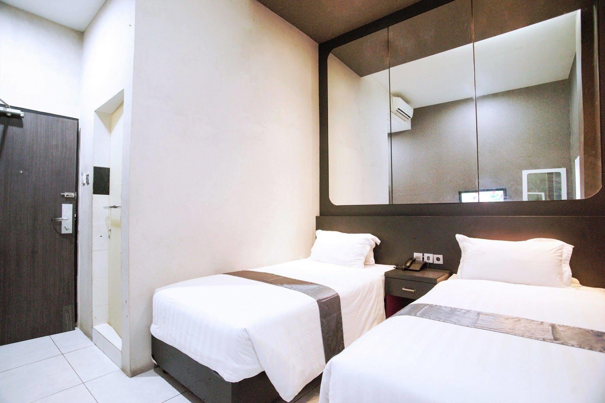 Candi Hotel 2*